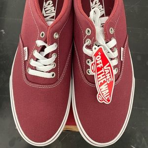 NWT| Men’s Size 10 Doheny Low Top Vans Oxblood/White